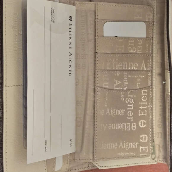 Wallet - Picture 11 of 12